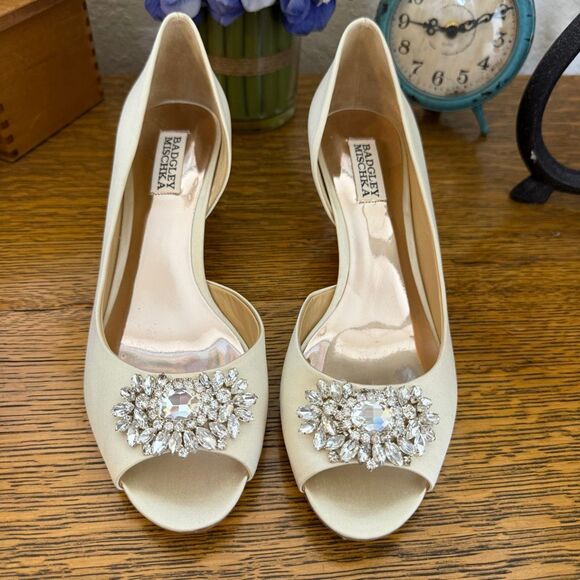 Badgley Mischka Macie Ivory Satin Embellished D’Orsay Peep Toe Shoes Sz9 Wedding - Picture 3 of 14